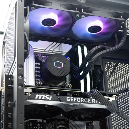 PCM Aeon Mirage: Alta velocidad y gráficos con Intel Core I7 y RTX 4070 Super.