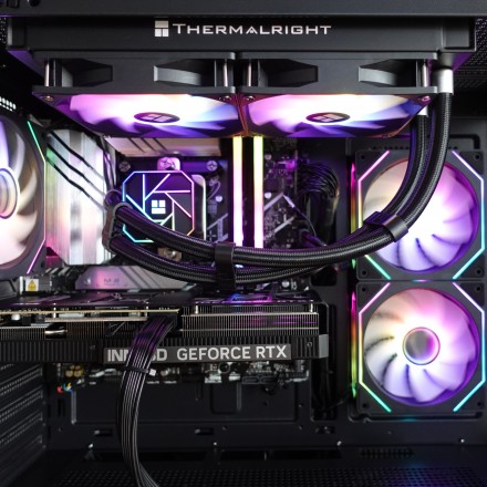 Setup completo Ryzen 7 con grafica Intel y monitor de 165Hz