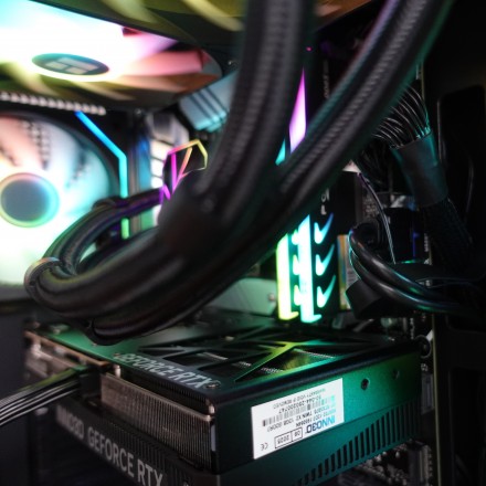 Setup completo Ryzen 7 con grafica Intel y monitor de 165Hz