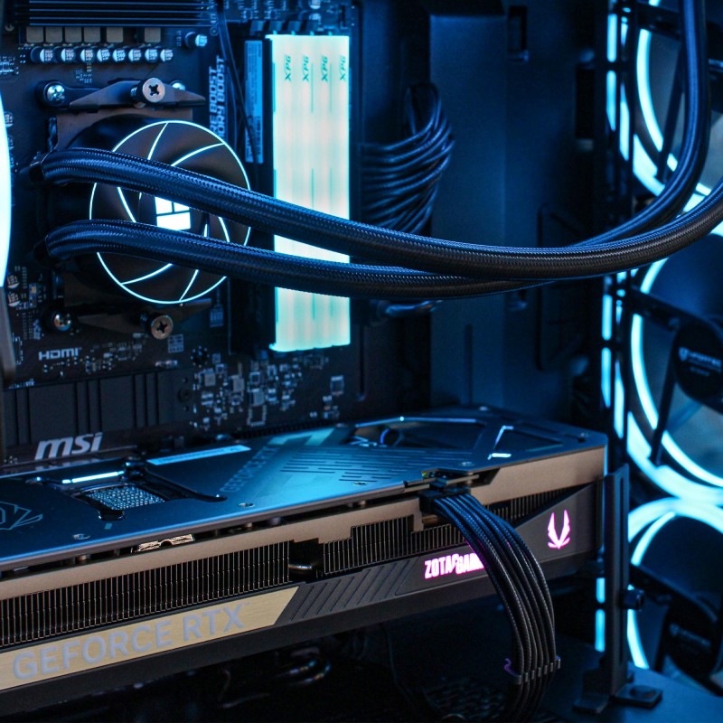 PCM Executive Imperium – Workstation Ryzen 7 9800X3D RTX 5080 | PC edición profesional y simuladores