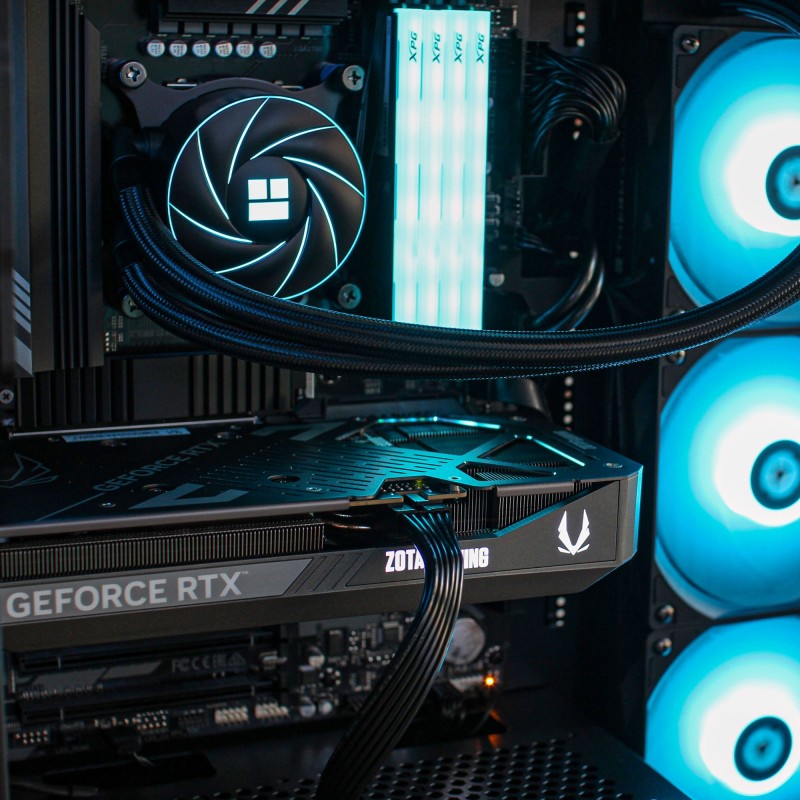 PCM Aeon Omen – i9-14900KF RTX 5050 64GB RAM | PC Gaming Alta Gama