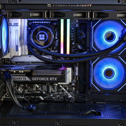 Ordenador Gaming Atractor – Intel Ultra Core 9 + RTX 5060 Ti 16GB