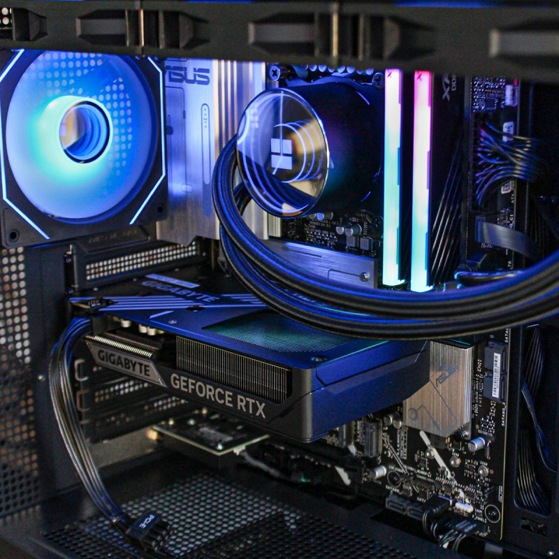 Ordenador Gaming Atractor – Intel Ultra Core 9 + RTX 5060 Ti 16GB