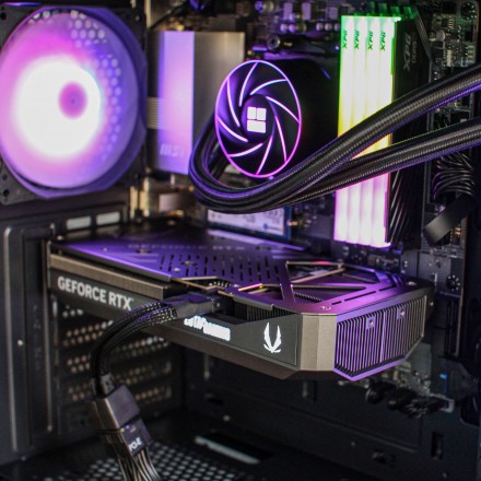 PCM Aeon Aurora – Ultra 5 245K RTX 5050 | PC Gaming y Creativo