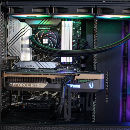 PCM Aeon Venom: Potencia superior con Intel Core I9 y RTX 4060 Ti.