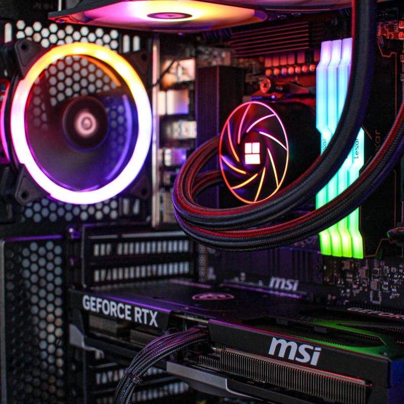 PCM Executive Axiom – PC Workstation Ryzen 5 7600X RTX 5080 | Edición profesional y gaming avanzado