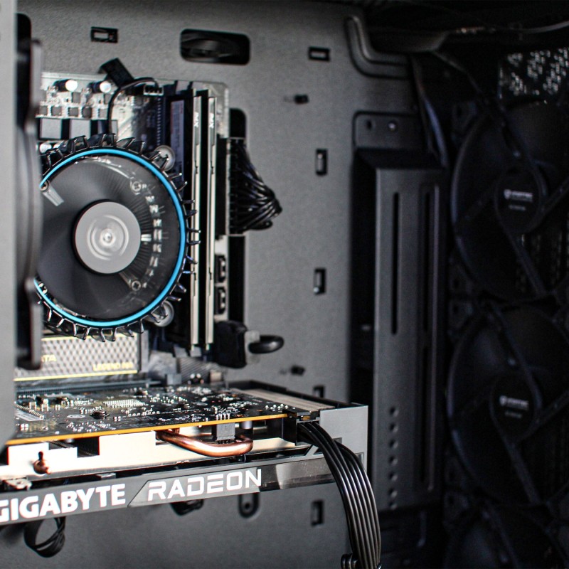 Comprar pc de gama media para gaming 