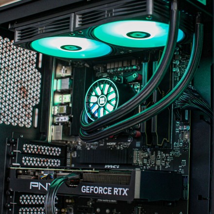 PCM Aeon Feroce: Rendimiento confiable con Intel Core Ultra 5 y RTX 4070 12GB.