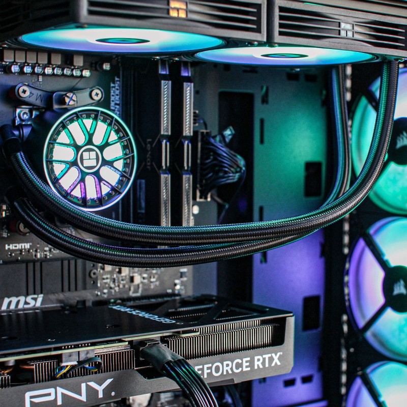 PCM Aeon Feroce: Rendimiento confiable con Intel Core Ultra 5 y RTX 4070 12GB.