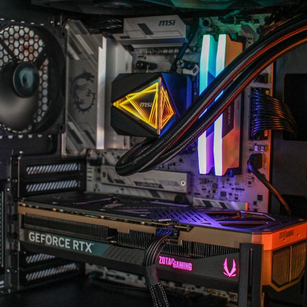 PCM Executive Apocalipsis Ryzen 7 7800X3D/32GB RAM/1TB SSD PCI/RTX 5080 16GB